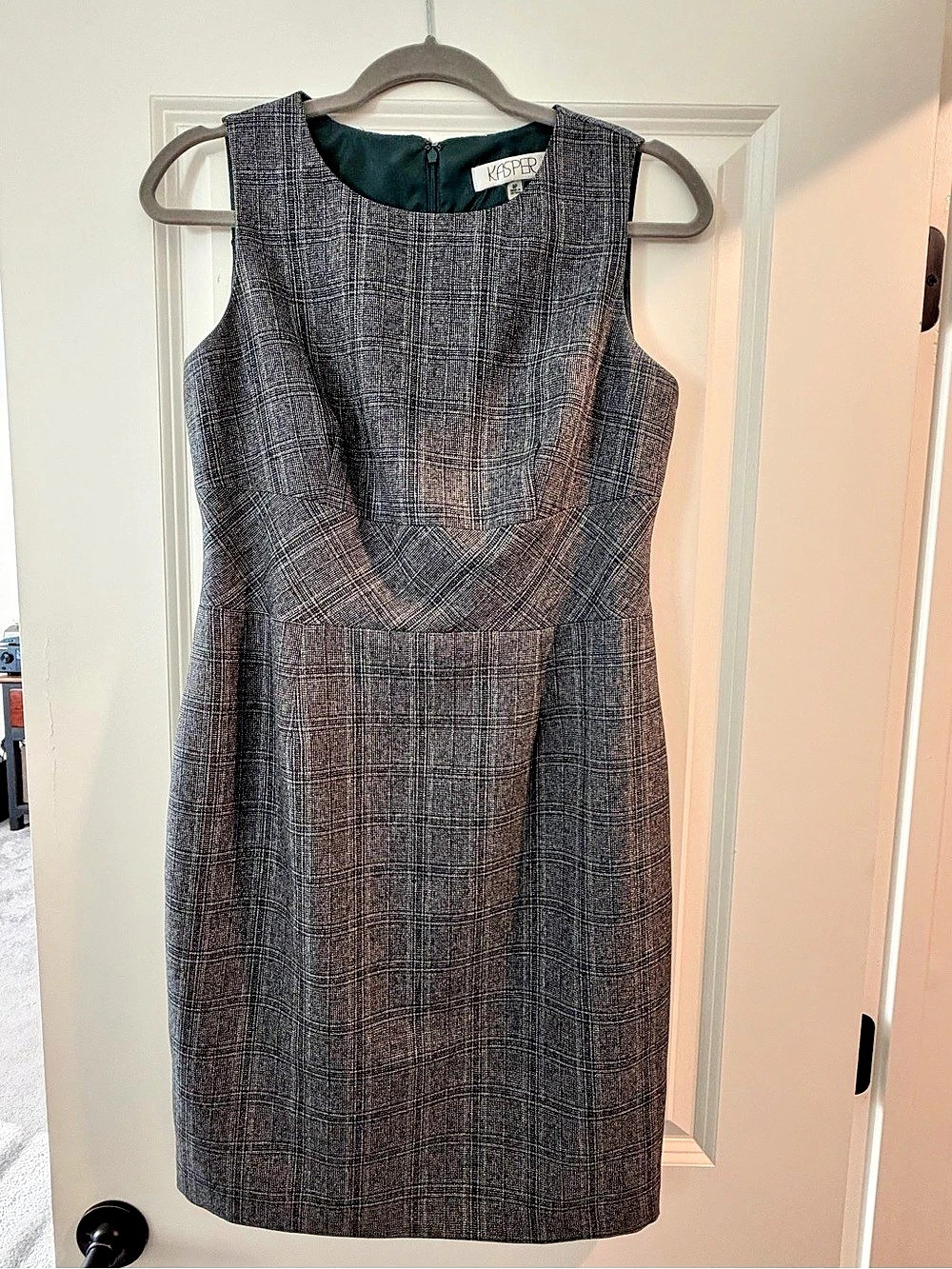 Kasper Plaid Mini Dress in Gray & Black Size 8P Like New